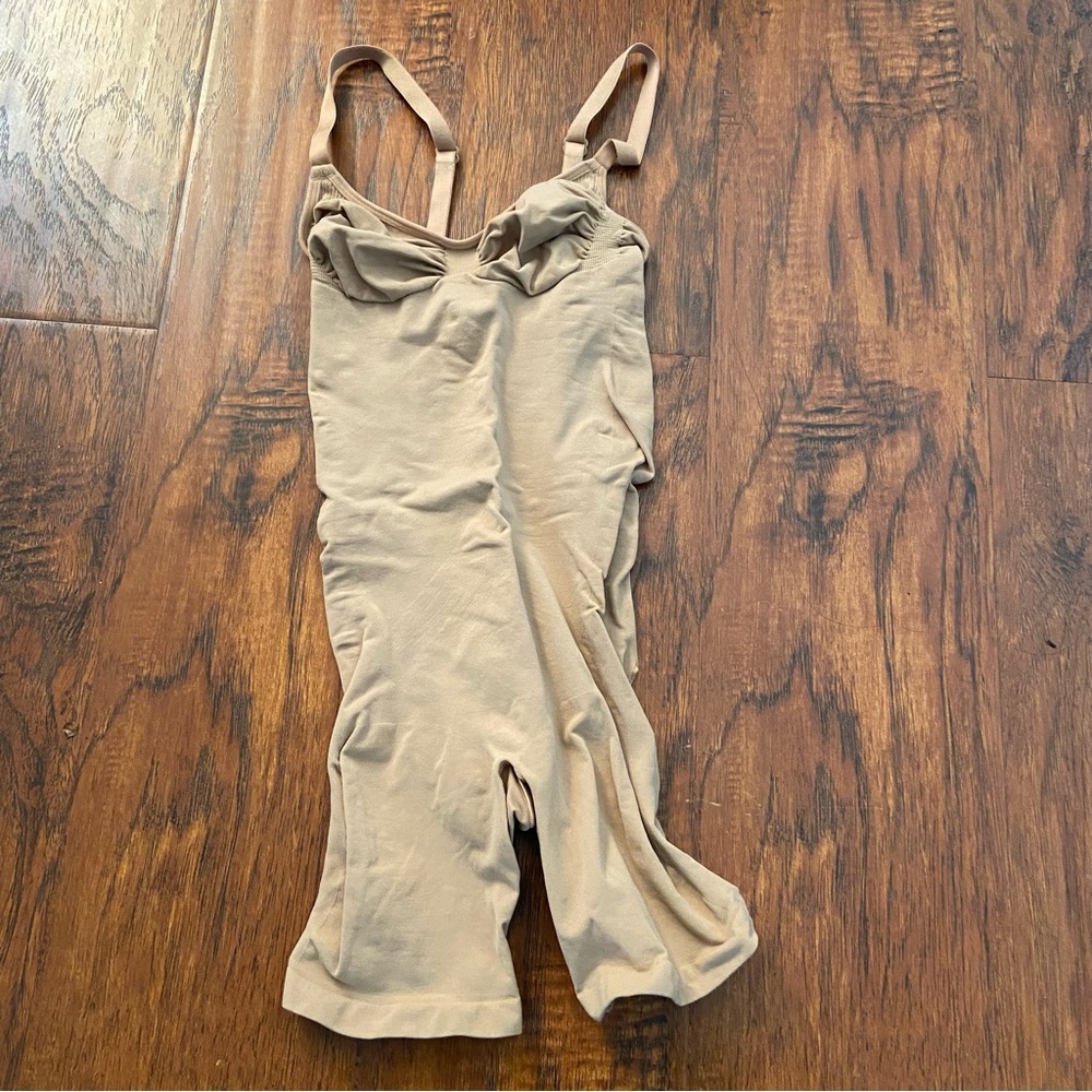 Skims bodysuit mid thigh shapewear